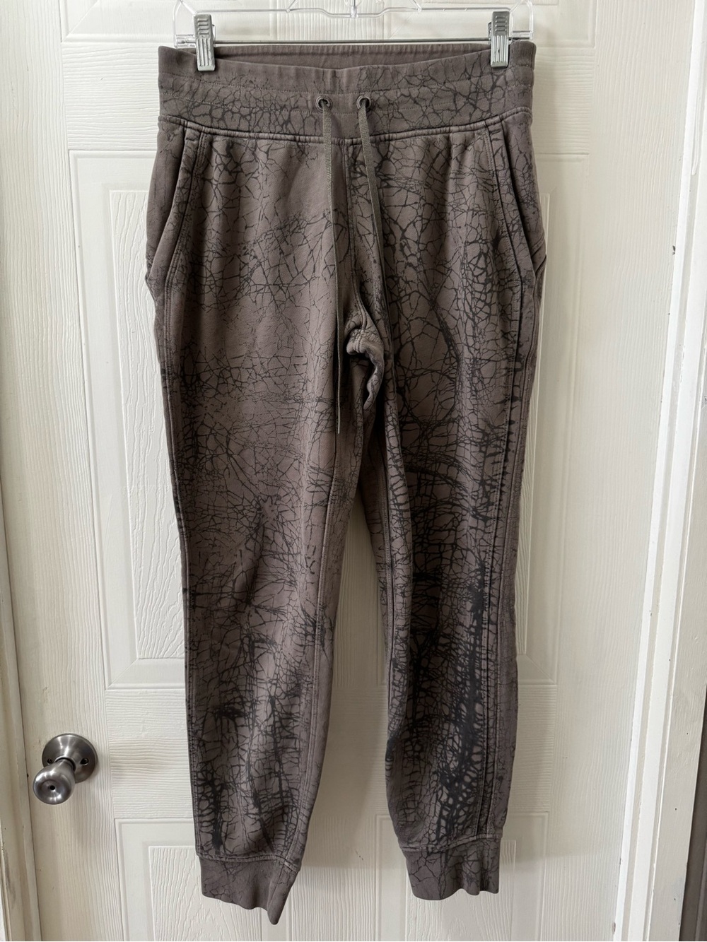 lululemon athletica women’s  Gray Cracked-Print Joggers